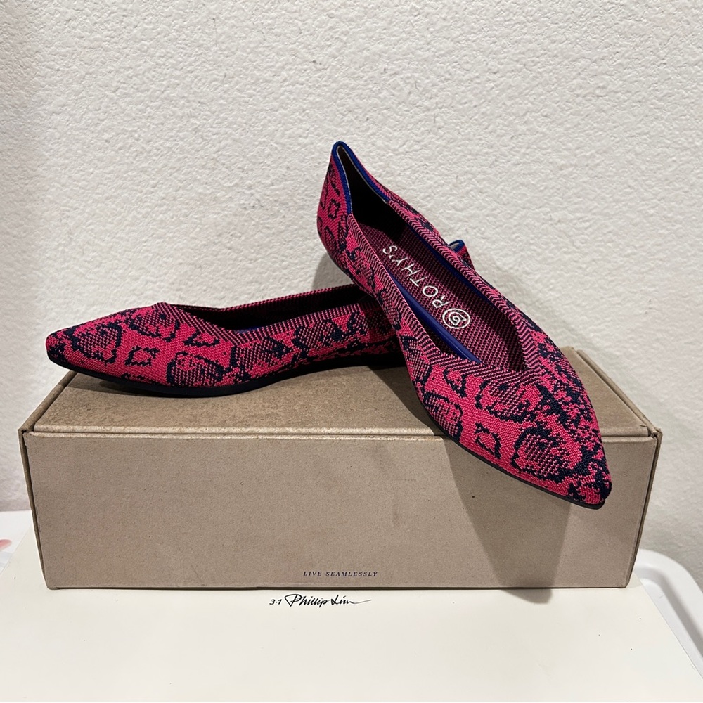 Rothy's The Point Flats in Fuchsia Navy Snake, Size 7.5, New in Box